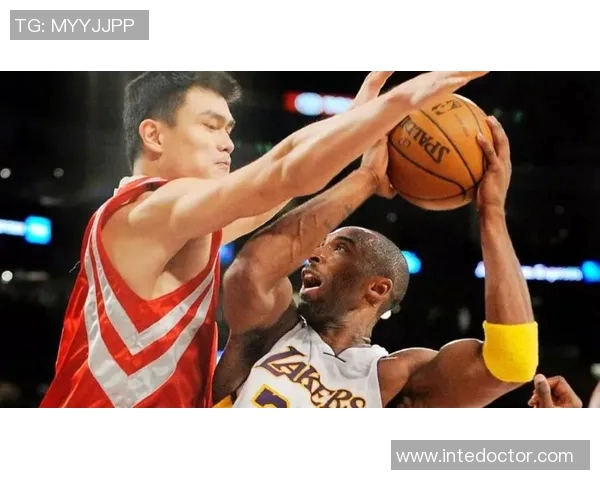 姚明精彩传球瞬间回顾展现篮球场上的灵动与智慧