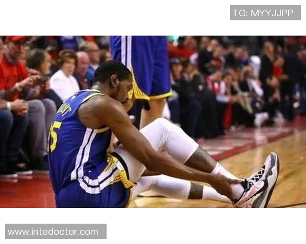 姚明跟腱断裂的背后故事与篮球生涯的重大转折点分析