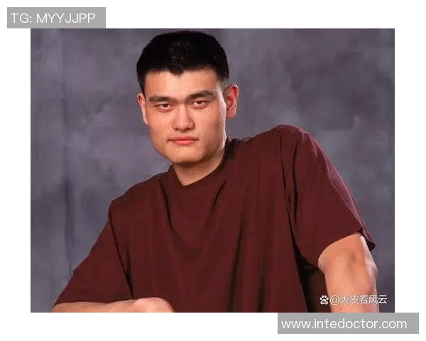 曹可凡与姚明共话上海篮球文化传承与未来发展之路